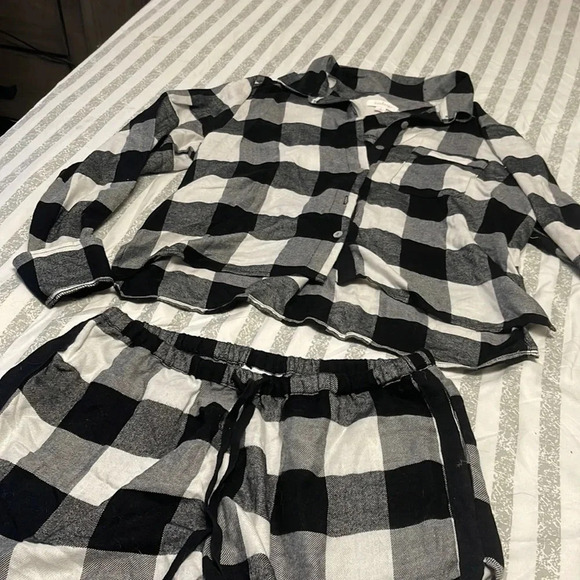 Colsie Plaid PJ Shorts and Top Lounge Set in black plaid - Picture 7 of 7